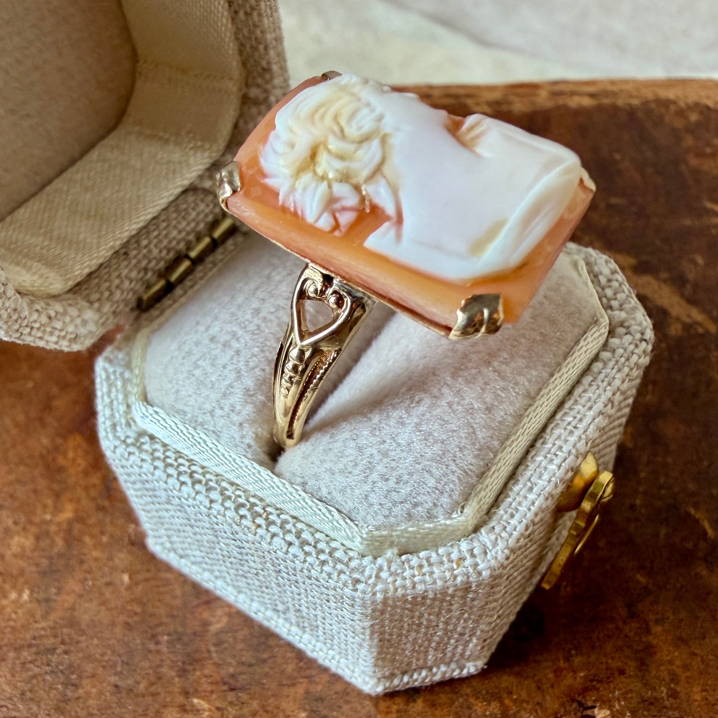 The Sorriso Ring - Vintage Solid 10K Yellow Gold Carved Shell Cameo Ring