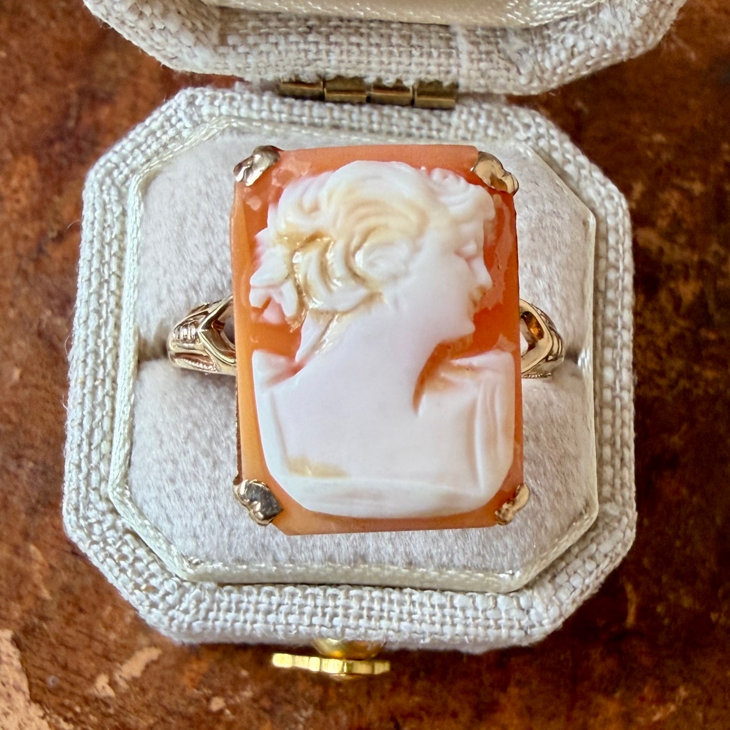 The Sorriso Ring - Vintage Solid 10K Yellow Gold Carved Shell Cameo Ring