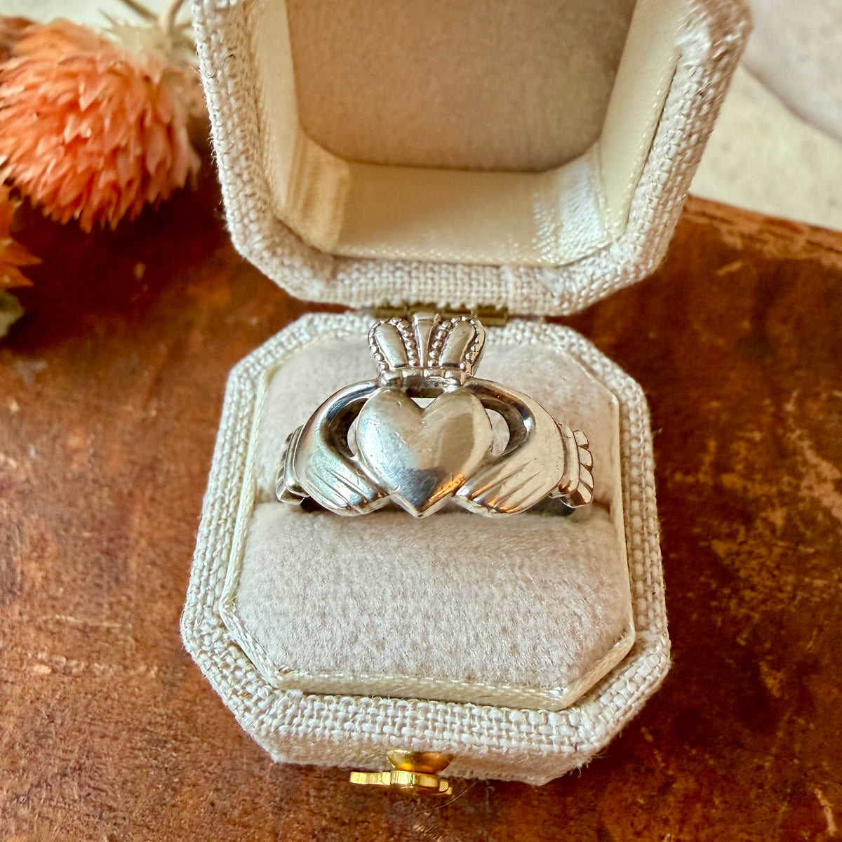 The Silver Claddagh Ring - Vintage Sterling Silver Traditional Irish Band